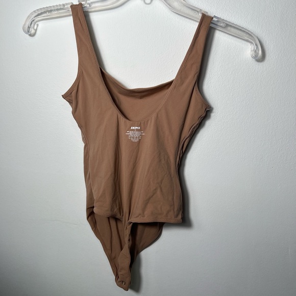 Skims Fits Everybody Square Neck Thong Bodysuit in Sienna - Picture 9 of 12